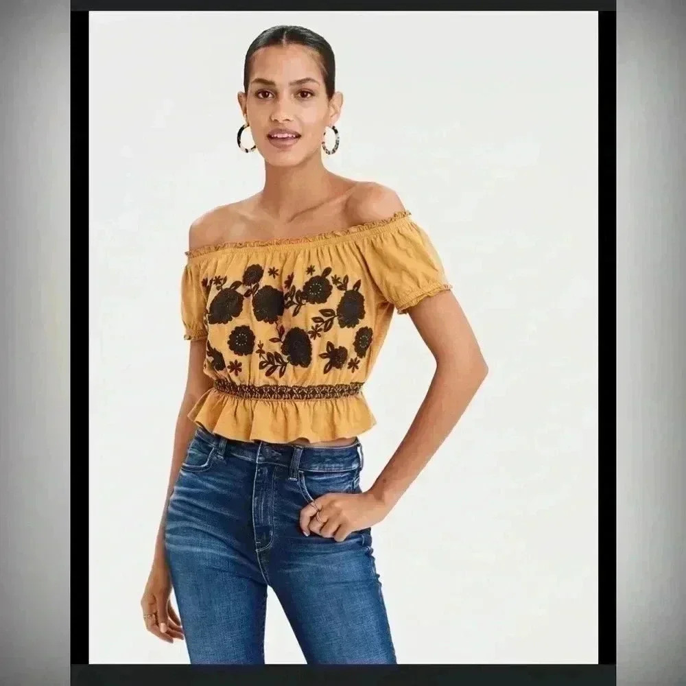 AMERICAN EAGLE WOMEN YELLOW OFF THE SHOULDER EMBROIDERED TEE Size XS